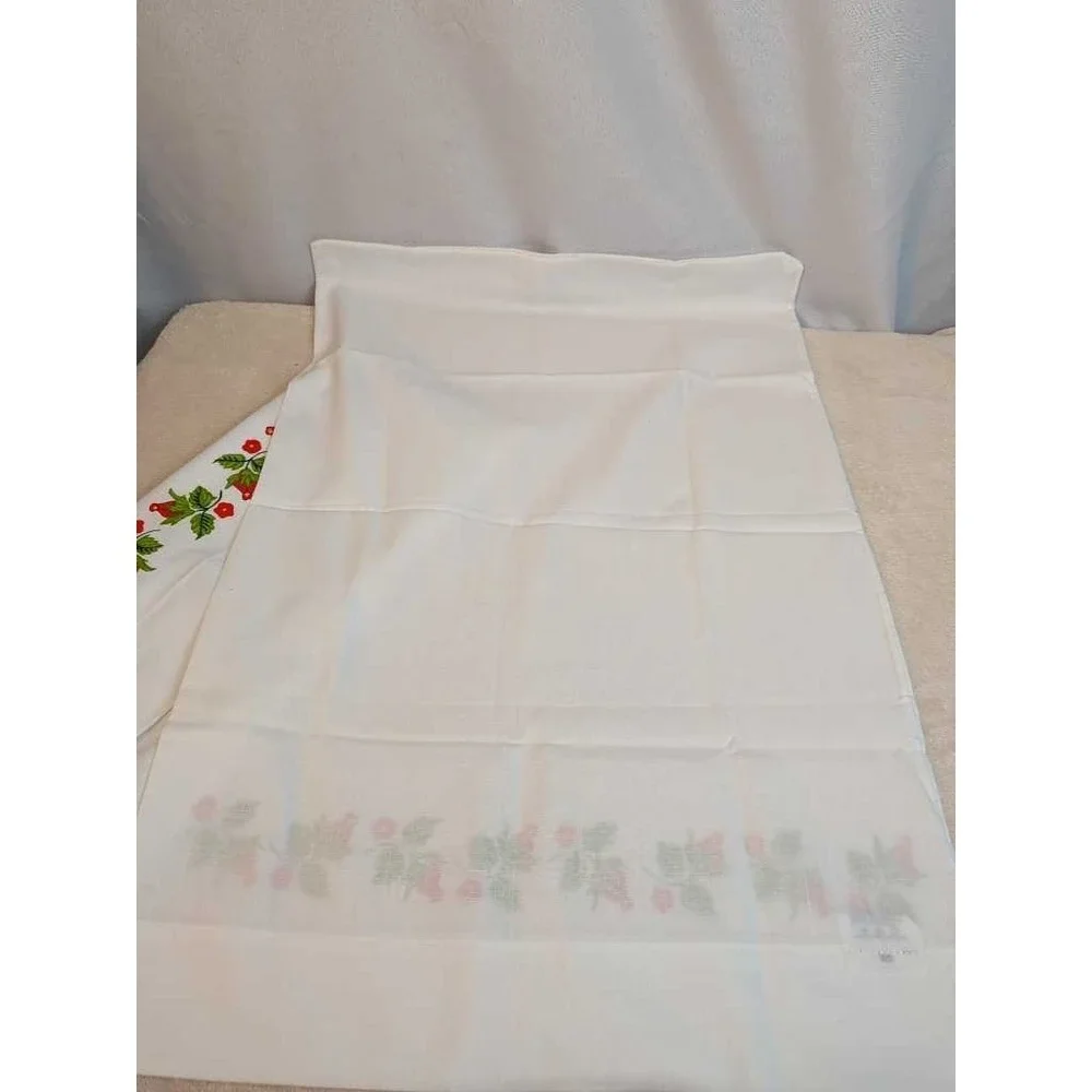 Cannon Monticello Embroidered Pillowcases‎ Red Rose Floral White Cotton Set of 2